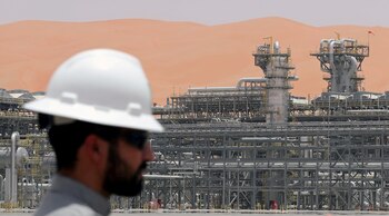 Un trabajador de Saudi Aramco