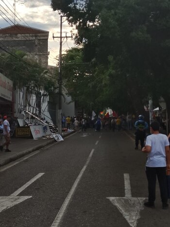 La Policía Metropolitana de Neiva activó protocolos de investigación y revisa cámaras de seguridad para identificar a los responsables del ataque contra la Casa Uribista - crédito @CeDemocratico/X