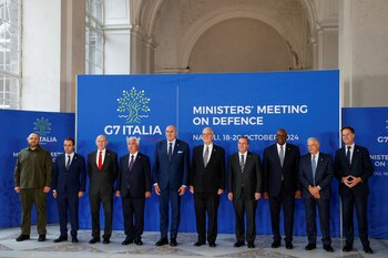 Ministros de Defensa del G7 en Nápoles, Italia (REUTERS/Ciro De Luca)