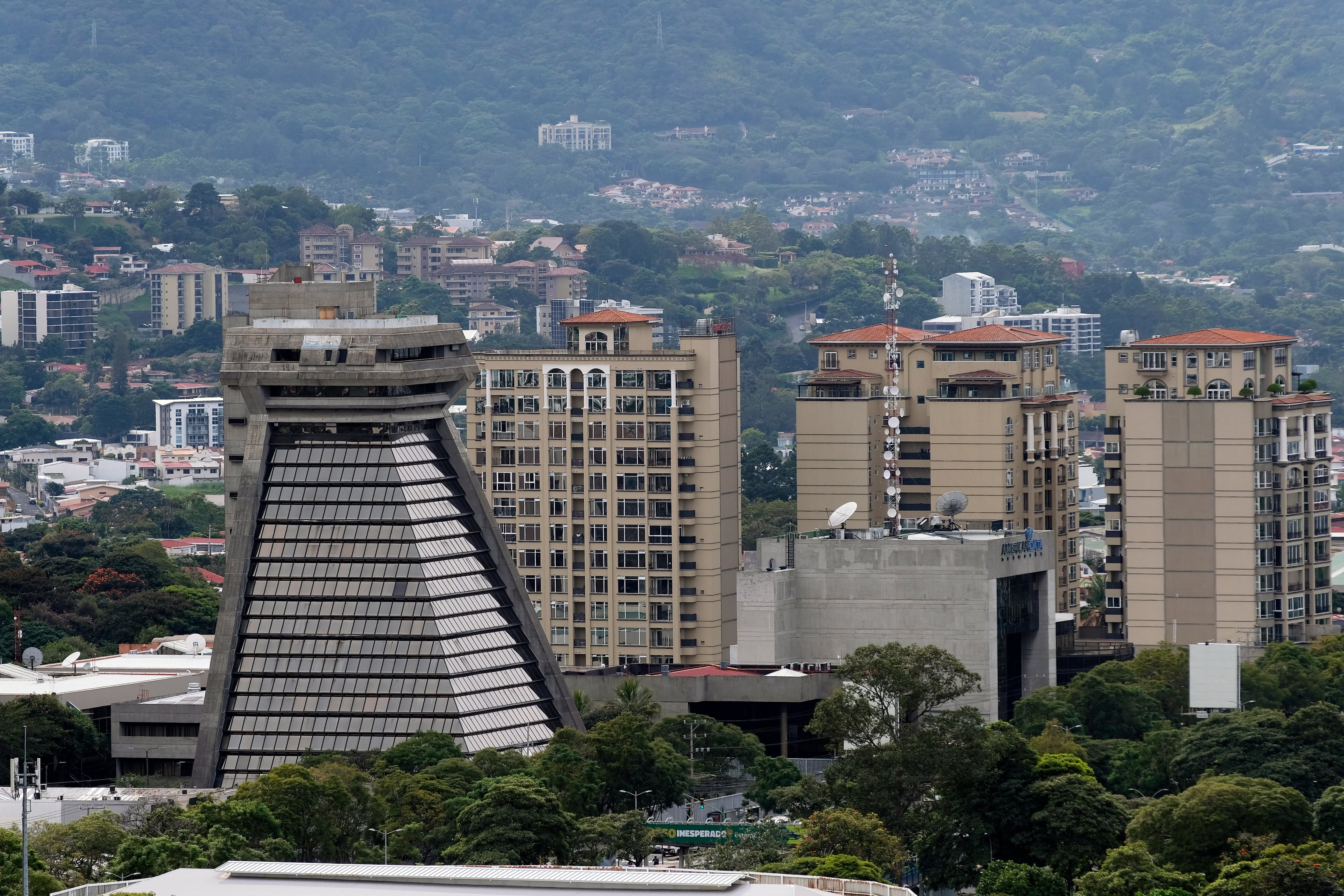 La Contraloría General de la República, dirigida por Marta Acosta Zúñiga, advirtió que un recorte del 5% significaría un cierre técnico para la institución. EFE/ Jeffrey Arguedas