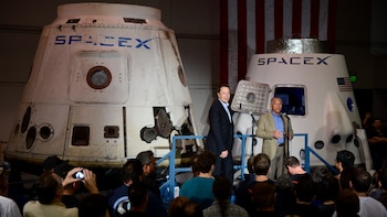 Elon Musk une sus imperios: