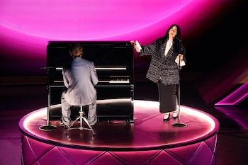 Eilish disfruta interactuar con sus fanáticos durante los tours, aunque la falta de redes sociales lo dificulta (REUTERS)