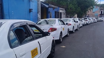 Taxis colectivos y Gobierno de Honduras logran acuerdo para evitar aumento al pasaje en la capital