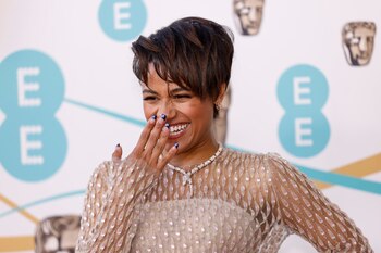 Ariana DeBose posa a su