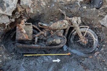 La motocicleta de la Wehrmacht encontrada en el Danubio es una DKW NZ 350-1, fabricada en Chemnitz en 1944 y con un peso de 200 kg. Ahora se está restaurando y, en el futuro, se expondrá en Hungría, en el Museo de Historia Militar de Budapest.