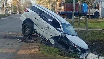 Video: robaron una camioneta usando un inhibidor de señal pero fueron perseguidos y terminaron en una zanja