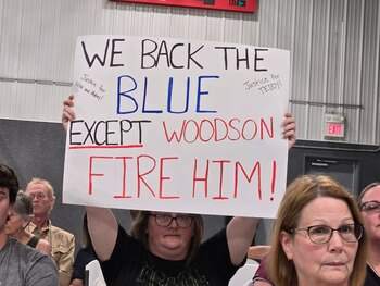 Un agente de policía disparó