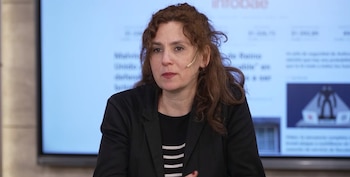 Palabras que ya no existen combina recuerdos personales de Inés Ulanovsky con diapositivas anónimas halladas en Buenos Aires para retratar cambios urbanos y formas de vida del pasado (Captura de video)