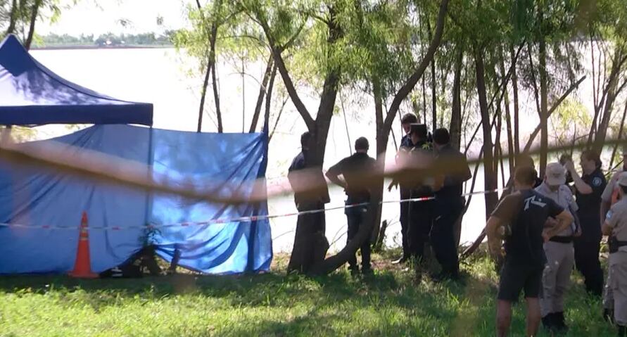 Un pescador encontró el cuerpo de un hombre flotando en el río Paraná con múltiples puñaladas en el pecho (Foto: Captura de pantalla El Once)