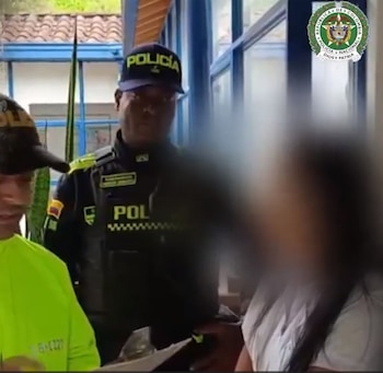 Dentro del hospital fue incautado el teléfono celular de la funcionaria, pieza clave para rastrear comunicaciones con la banda delictiva Carne Rancia - crédito captura de pantalla/Policía Nacional Antioquia