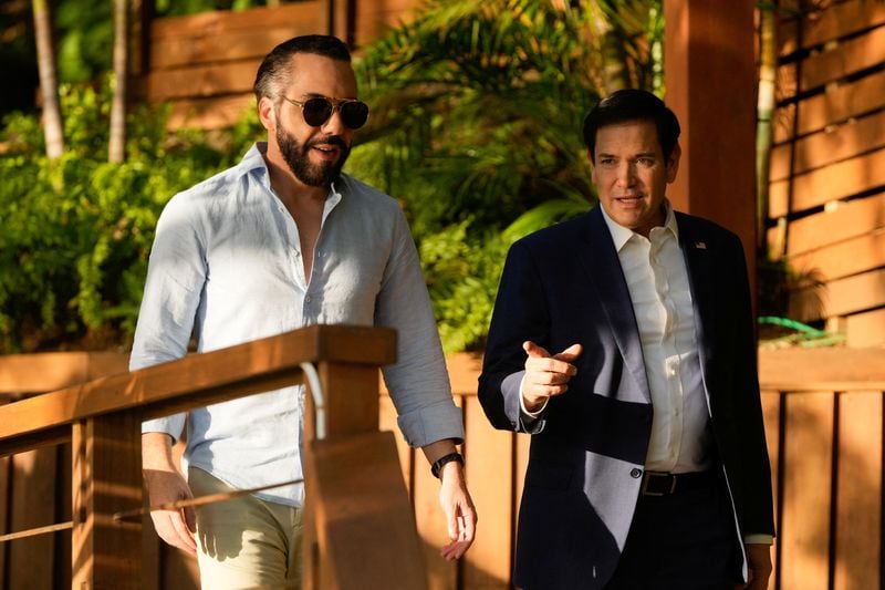 FOTO DE ARCHIVO REFERENCIAL. El secretario de Estado de EEUU, Marco Rubio, se reúne con el presidente de El Salvador, Nayib Bukele, en su residencia en el lago Coatepeque, El Salvador. lunes 3 de febrero de 2025. Mark Schiefelbein/Pool vía REUTERS