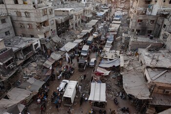 Palestinos huyen de Khan Younis