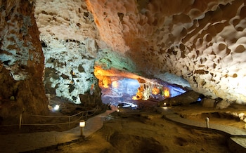 Esta cueva se encuentra elevada