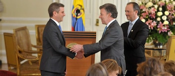 Juan Manuel Santos posesionó a