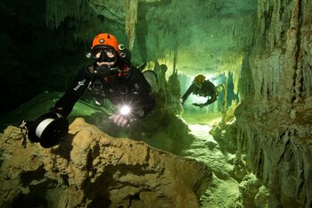 Un gran acuífero en Tulum.