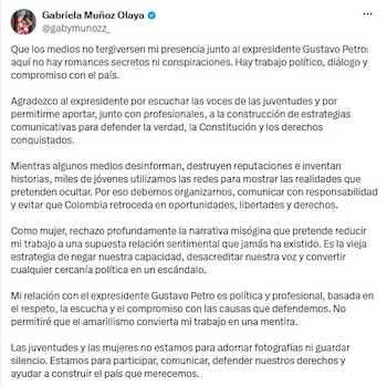 Gabriela Muñoz Olaya, militante del Pacto Histórico, reapareció junto al expresidente Gustavo Petro en una reunión del partido y respondió a las versiones que circularon en redes con una defensa cerrada de su papel político - crédito @gabymunozz_/X