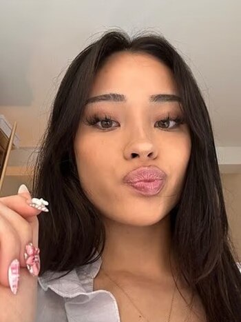 Hana Kuro, artista emergente en