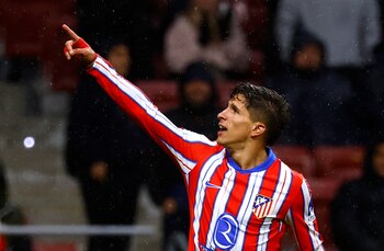 Así señaló hacia la tribuna,