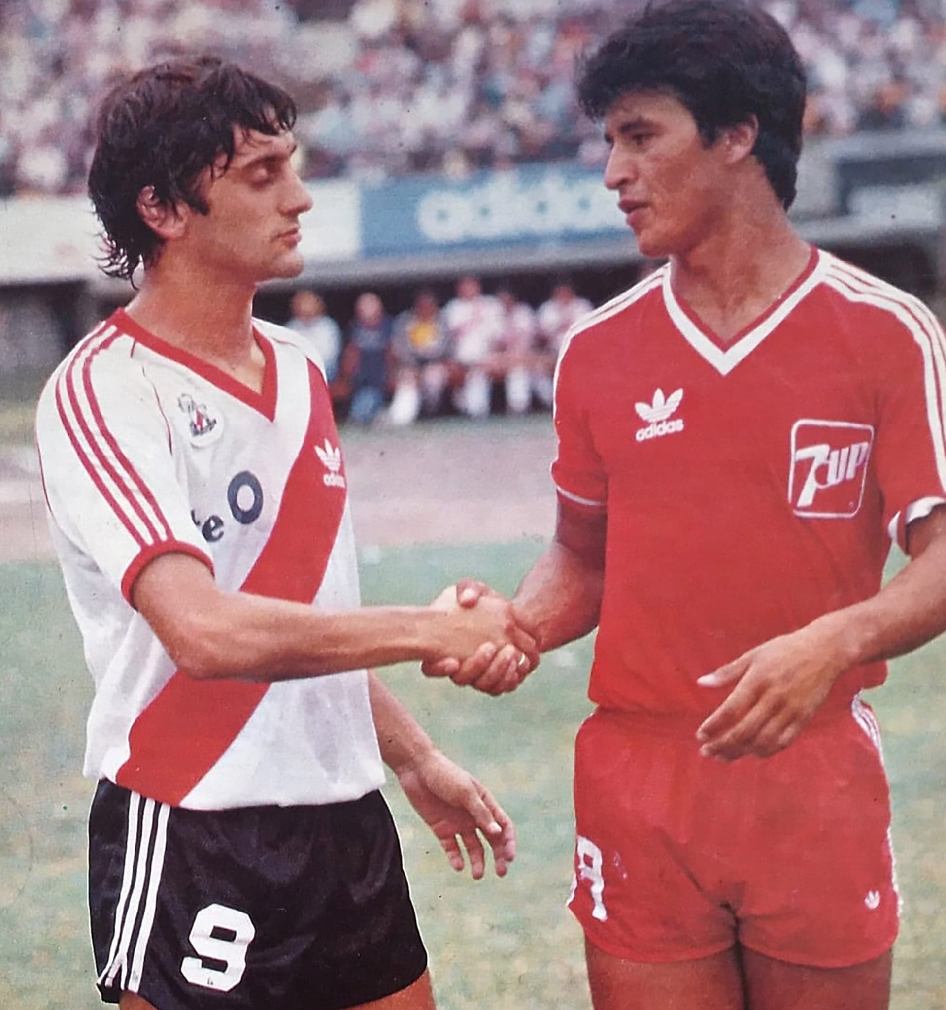 Las dos grandes figuras de la tarde, que atravesaban brillantes momentos en sus carreras: Enzo Francescoli y Claudio Borghi