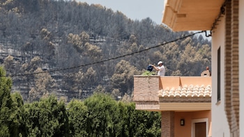 La evolución de los incendios en España mejora, pero las llamas de La Vall d’Uixó (Castellón) y Fermoselle (Zamora) aún no han sido estabilizadas