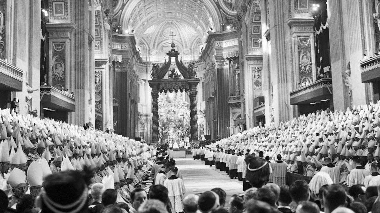 El Concilio Vaticano II se celebró en la Ciudad del Vaticano entre 1962 y 1965, y fue convocado por el papa Juan XXIII