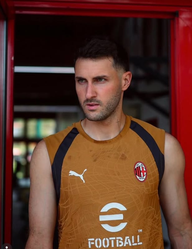 Su futuro es incierto en el cuadro milanés, por lo que estaría buscando un nuevo club para continuar con su carrera.