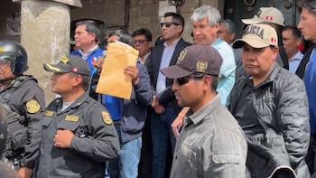 Funcionarios como Julio Valdez, consejero