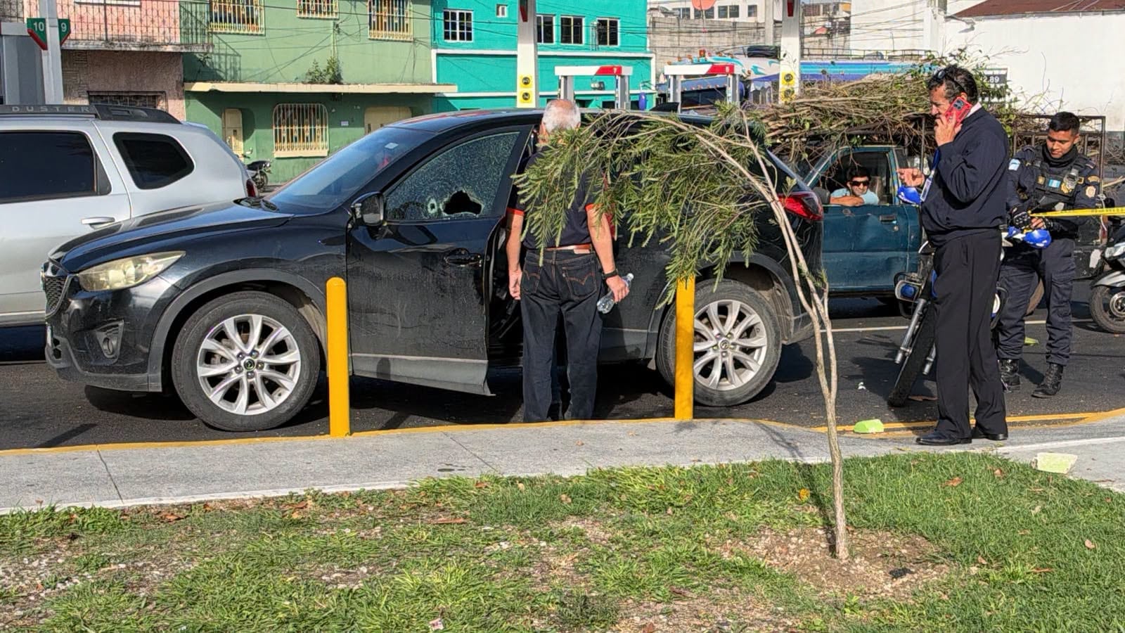 Conductor sobrevive ileso a un ataque armado durante un presunto robo en la zona 7 de la ciudad de Guatemala