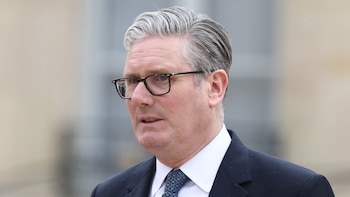 Keir Starmer recibe el apoyo de sus ministro un día antes de su presentación en el Parlamento británico por el caso Mandelson