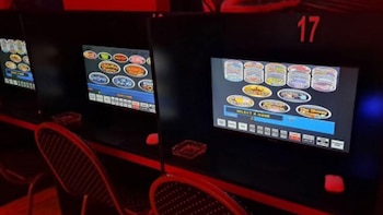 Condenaron a tres años de prisión en suspenso al dueño de un ciber de San Telmo que funcionaba como casino clandestino: tenía 25 computadoras para apostar