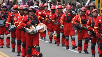 Cuerpo de Bomberos Voluntarios del Perú se retira de la Gran Parada Militar del 29 de julio