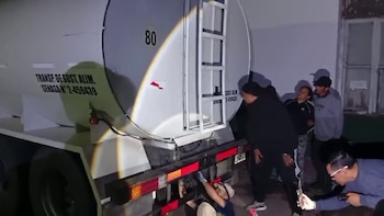 Un jefe narco fue capturado en Salta mientras su mujer tiraba dólares y celulares por una tapia