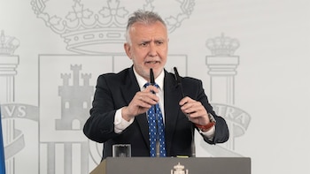 Torres dice que la creación del órgano bilateral aeroportuario con Euskadi respeta la Constitución, el Estatuto y la Ley