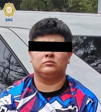"El Lápiz", presunto sicario de la Anti-Unión Tepito, fue detenido en la alcaldía Cuauhtémoc junto a dos acompañantes que lo retiraron del Hospital Rubén Leñero, donde se recuperaba de dos balazos en las piernas. Crédito: Especial