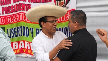 El guía espiritual de Roberto Sánchez invoca a “no incendiar el país” y “saber perder” frente a Keiko Fujimori