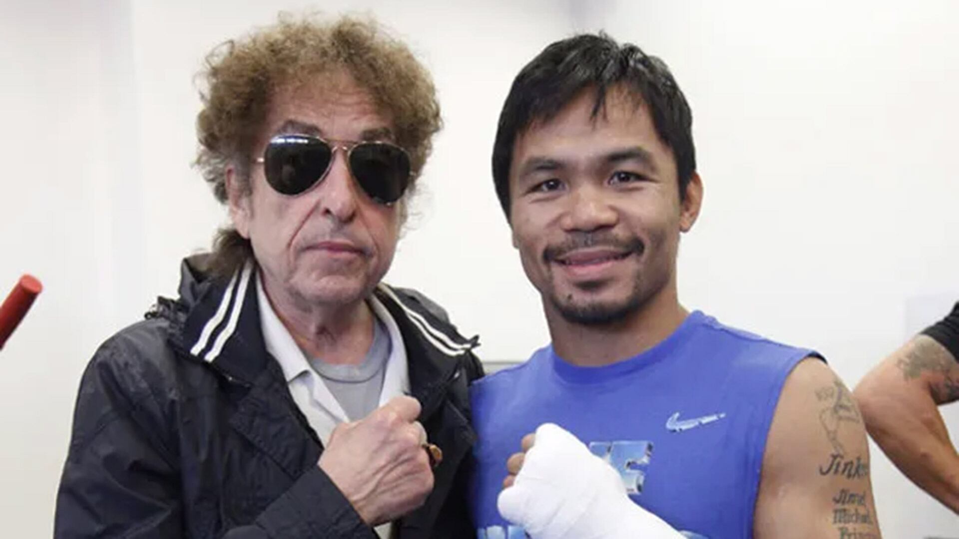 Para muchos, una afición desconocida la de Dylan por el box, aquí posando junto al gran (y múltiple) campeón filipino Manny Pacquiao