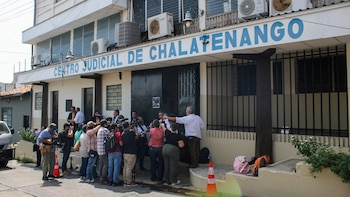 A un año de la sentencia por el caso de los periodistas holandeses, la MECIES celebra este avance histórico, exige la ratificación del fallo, el cumplimiento de las resoluciones internacionales pendientes y la aprobación de una Ley de Justicia Transicional. (Foto cortesía Fundación Comunicándonos)