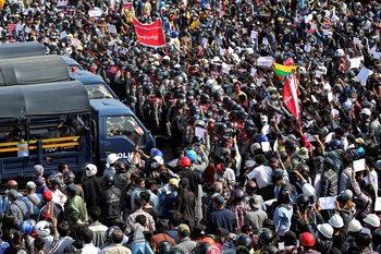 Protesta de este lunes en Naipyidó (Reuters)