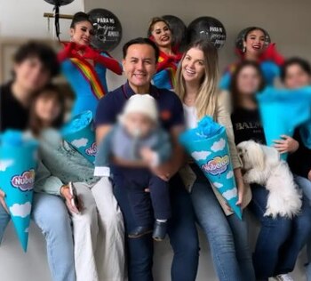Brunella Horna sorprende a Richard Acuña en su día.