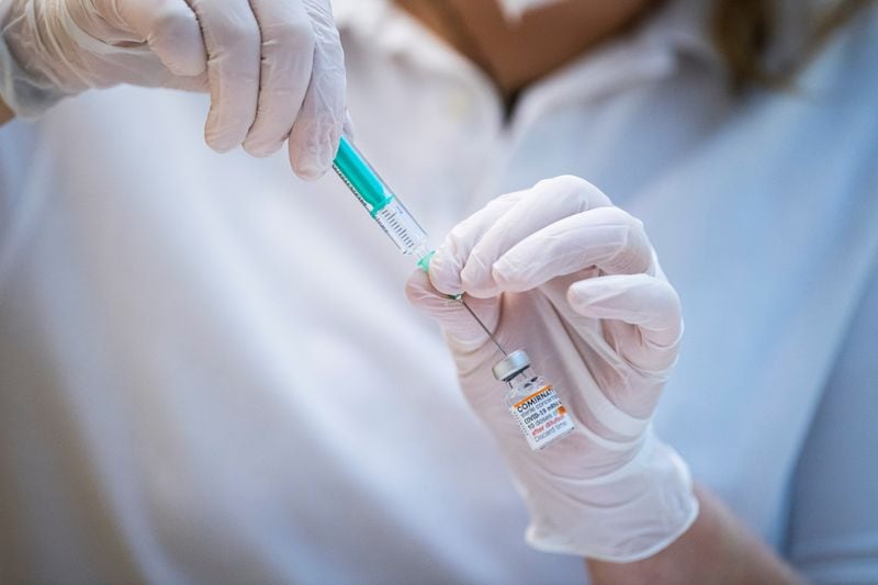 La modificación del esquema prevé que algunas vacunas, como la gripe o la hepatitis, dejen de ser obligatorias para todos los niños y pasen a aplicarse solo en casos de riesgo o bajo indicación médica (Reuters)