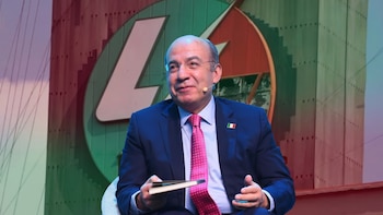 Felipe Calderón recuerda por qué cerró Luz y Fuerza del Centro tras vandalización de su estatua en Los Pinos