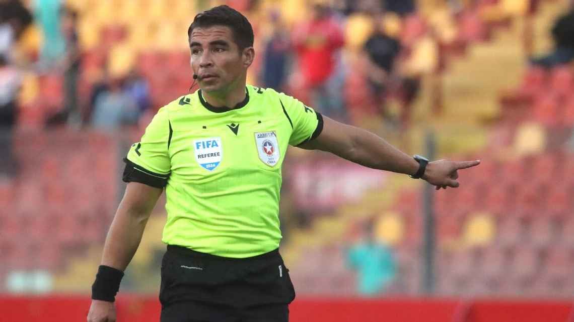 O chileno José Cabero será o árbitro do Cusco FC x Estudiantes de La Plata pela Copa Libertadores 2026. - créditos: Photosport