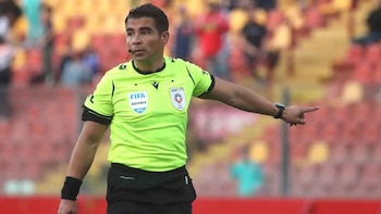 El chileno José Cabero erá el árbitro del Cusco FC vs Estudiantes de La Plata por Copa Libertadores 2026. - créditos: Photosport