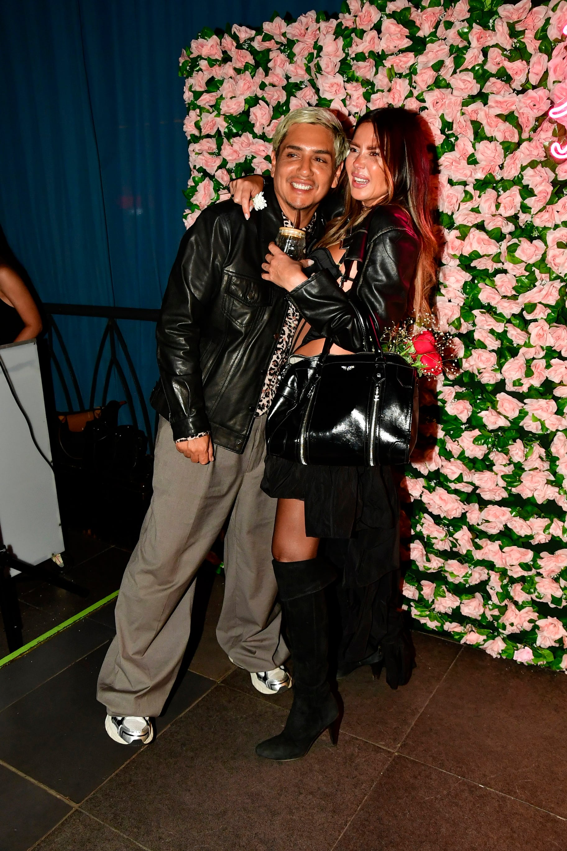 Karina Jelinek celebra su cumpleaños junto a Kennys Palacios en una animada reunión