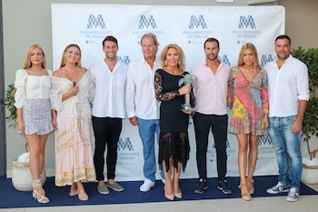 Normal Duval posando junto a su ya expareja, Matthias Kühn, y sus hijos Yelko, Marc y Christian Ostarcevic; además de sus sobrinas, Andrea y Paula Paredes