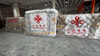 China entregó 77,6 toneladas de ayuda humanitaria que serán trasladadas al Valle del Cauca para apoyar a las comunidades afectadas por el sismo - crédito Ungrd