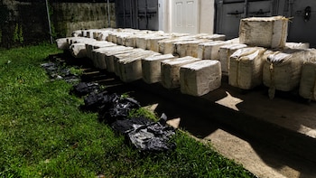 Honduras golpea dos rutas del narcotráfico en un solo día y decomisa más de 1,7 toneladas de cocaína