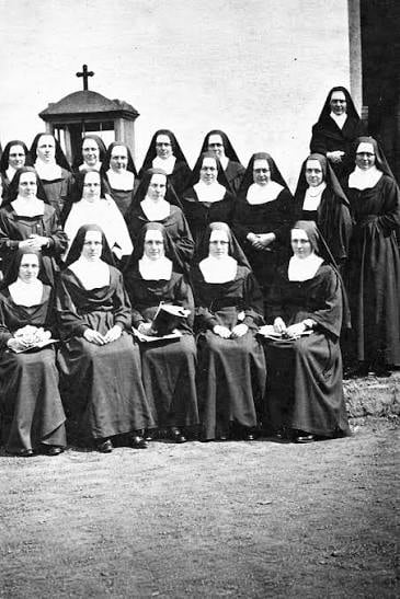 Las Hermanas Grises de Montreal marcharon a los muelles en 1847, pacificaron a la turba y atendieron a los enfermos de tifus y a los huérfanos irlandeses