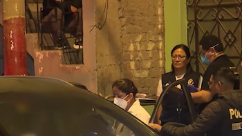 La Policía encontró una moto abandonada en las inmediaciones, la cual será sometida a pericias para determinar si fue utilizada durante el crimen - Créditos: Captura de pantalla de Latina.