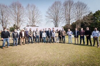 Diego Santilli, con nueve compañeros